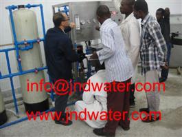 Shenzhen J & D agua potable instalar 2000 BPH línea de agua embotellada en el Congo