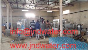 Shenzhen J & D agua potable instalar 4000-6000BPH línea de agua embotellada en Chad